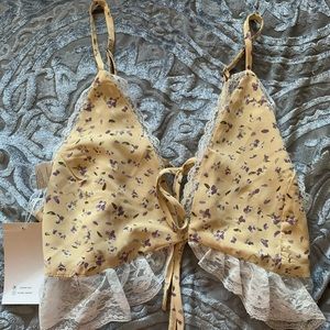 Floral with lace detailing crop top